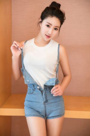 国产精品白嫩美女_BD迅雷电影在线
